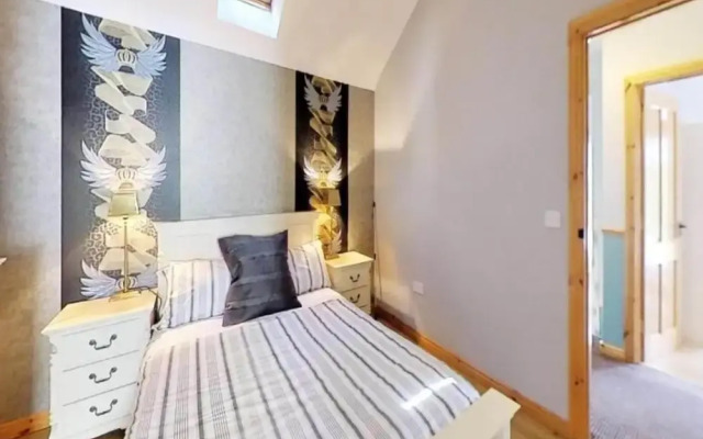 Double Room Ensuite Near Hillsborough Palaces