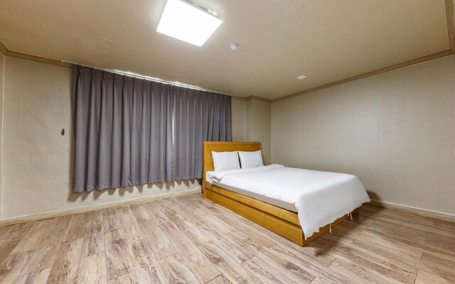 Jecheon W