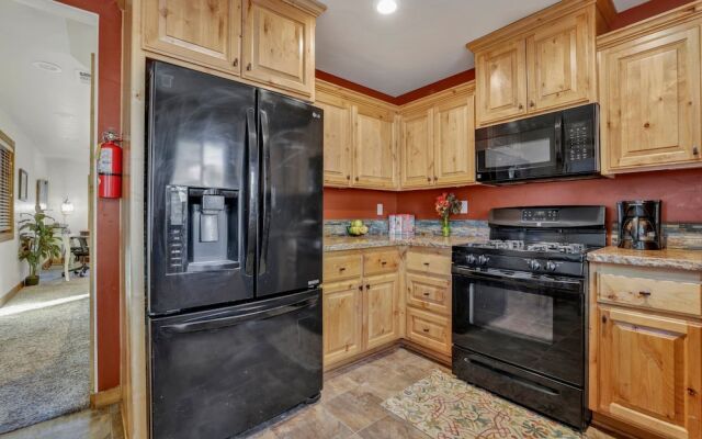 Knotty Pines LOG Cabin #2414