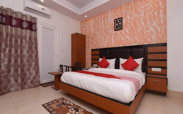 OYO 13310 Noida Suites
