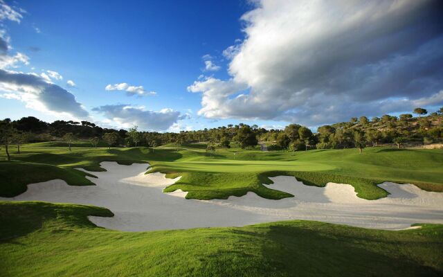 Las Colinas Golf & Country Club