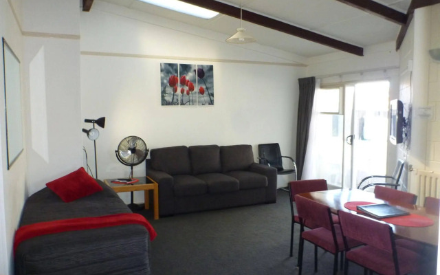Fernleaf Motel