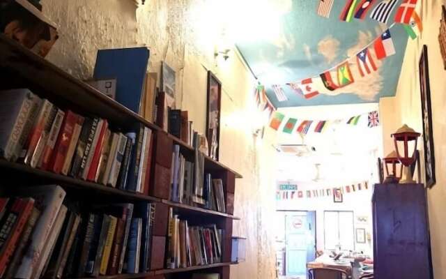 Sojourn Beds & Cafe - Hostel