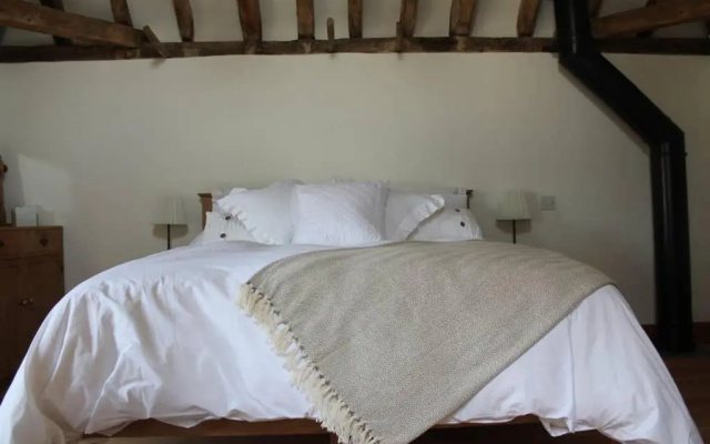 The Dovecote - unique self-contained 1bed renovated barn