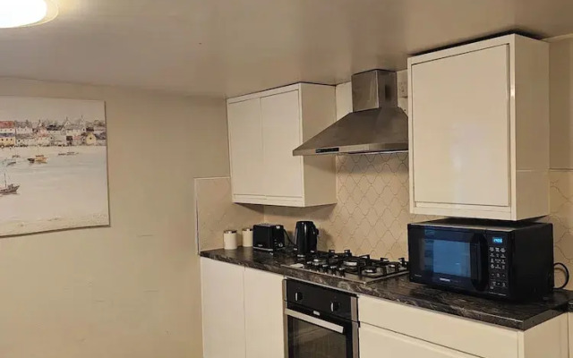 Basement Apartment Near City Centre