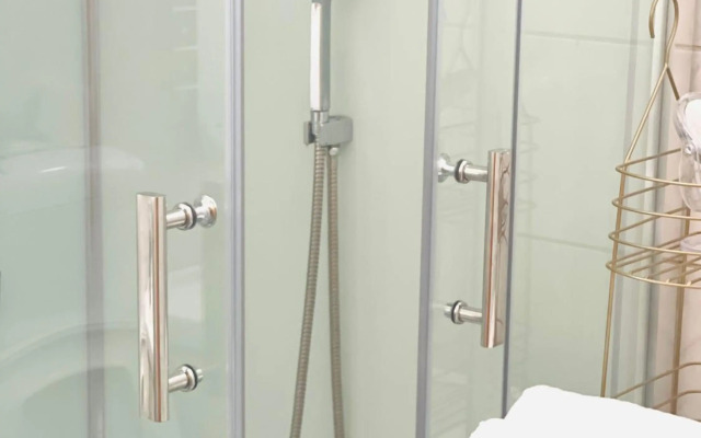 Stan sa divnim pogledom, garažom i terasom