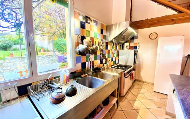 CHAMBRES D'HOTES 2 à 4p ou GITE DE GROUPE 16p, 7 ch, 6 sdb, parc et salle de réception