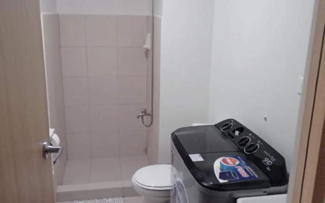 Family freindly 2 bedroom condo at Vine Residences