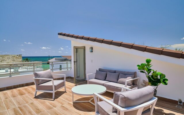 Luxury Beach Penthouse w Private Deck Ocean Views C-401