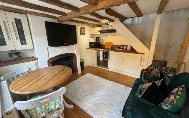 The Snug - From 130 Per Night