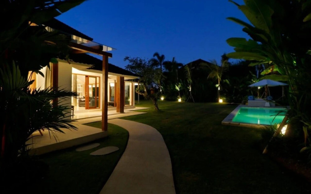 Amazing Villa With Pool and Huge Lawn