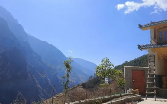 Tiger Leaping Gorge Pillow Landscape Homestay