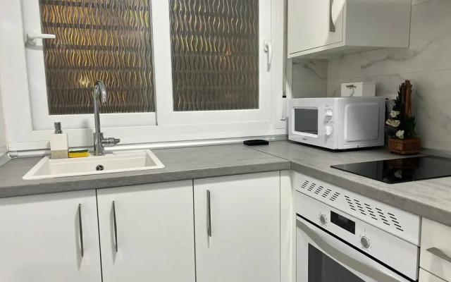 Charming Apartment up to 4 Persons 3 min to Metro
