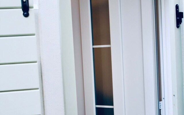 Dalmatian White Shell Apartment