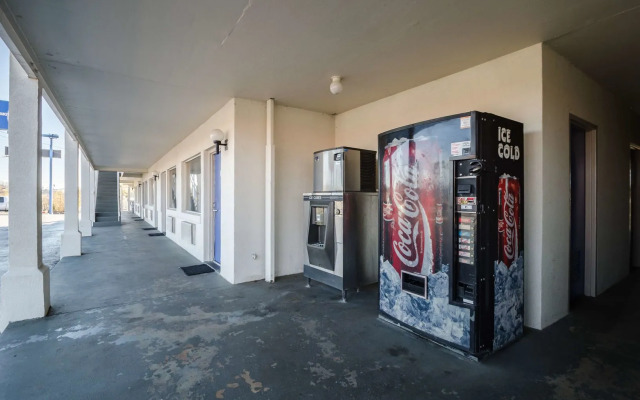 Motel 6 Commerce, GA