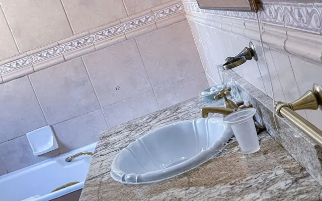 Kamsa Royal Guest House - Waterkloof Ridge