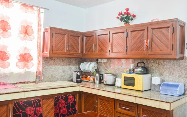 Charming 2-bed House in Chemin Grenier
