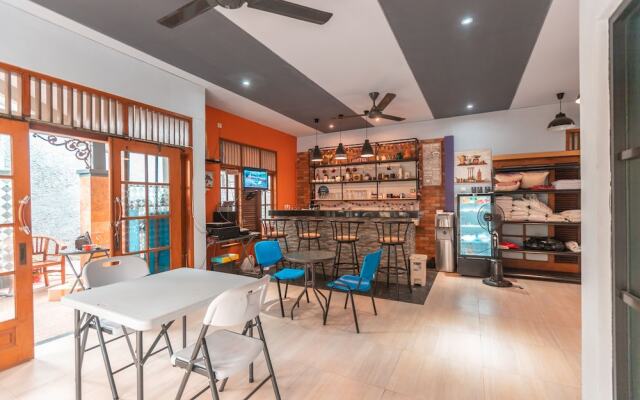 Oyo 2229 Dolfie Residence