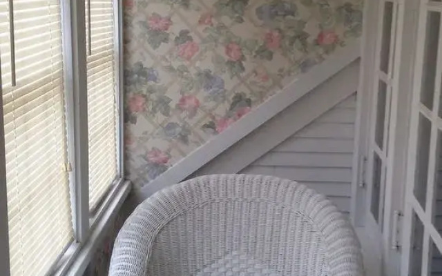 Chestnut Charm Bed & Breakfast