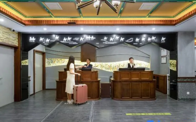 Urumqi Railway Bureau Subway Station Kefeng Rezen Select Hotel – People – Urumqi