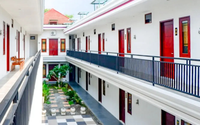 Kusuma Guest House Jombang RedPartner near Station Jombang