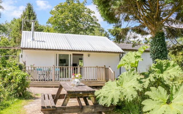 The Lakeside Retreat