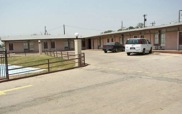 Holiday Host Motel