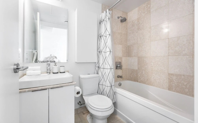 New! Serenity Stay With Lakeshore View. 50+ Floor