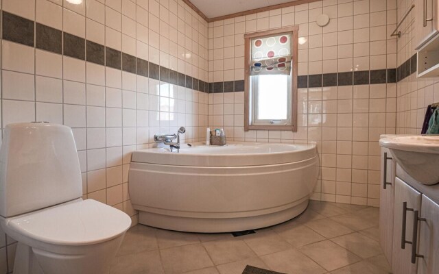 Nice Home in Strömstad With 4 Bedrooms and Wifi