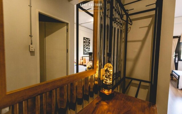 Post Factory Bed & Breakfast Sathorn Hostel - Adults Only