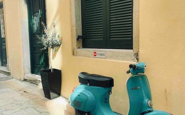 Kukuvayia s Nest-centre Old Town Corfu