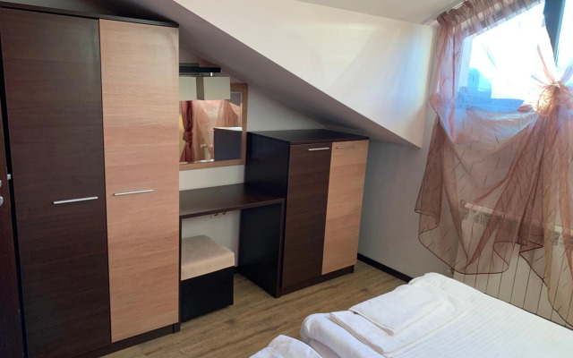 Apartments in Alexander complex