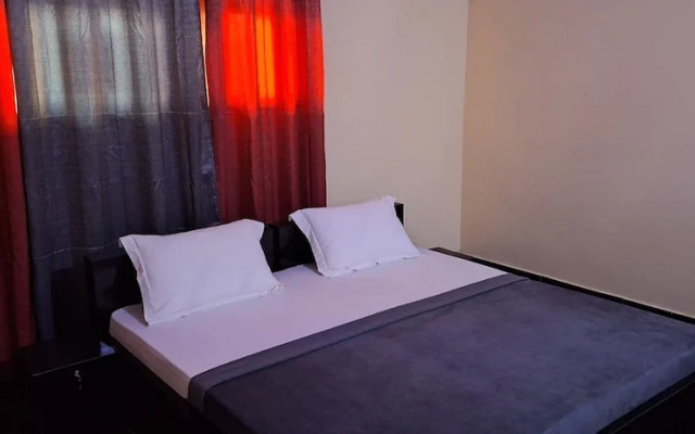 Royal Blue Guest House & Bar