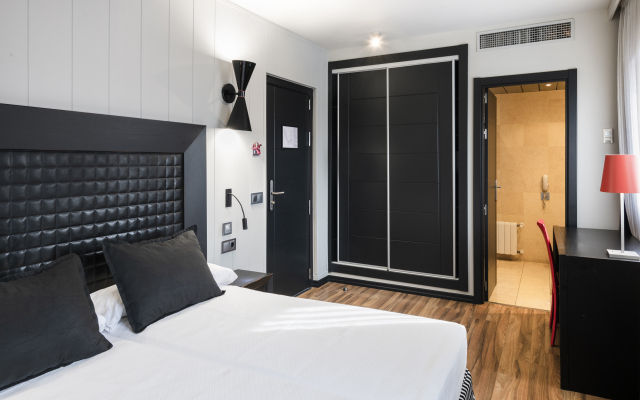 Salles Hotel Aeroport de Girona