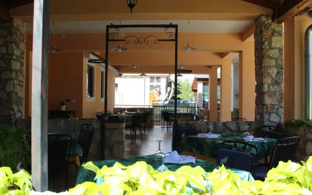 Rooms and Apartment Feral