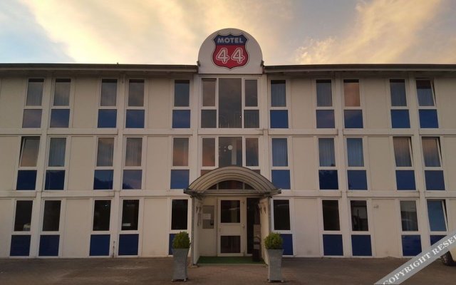 Motel 44