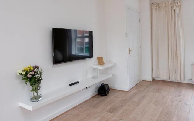Sleek & Stylish 2BD Home w/ Office/studio