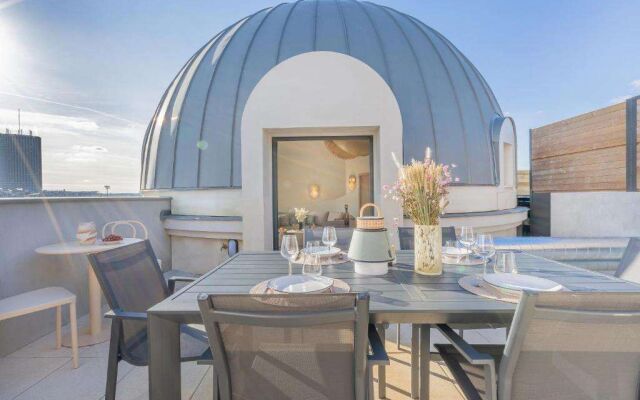 Yuna Porte Maillot - ApartHotel