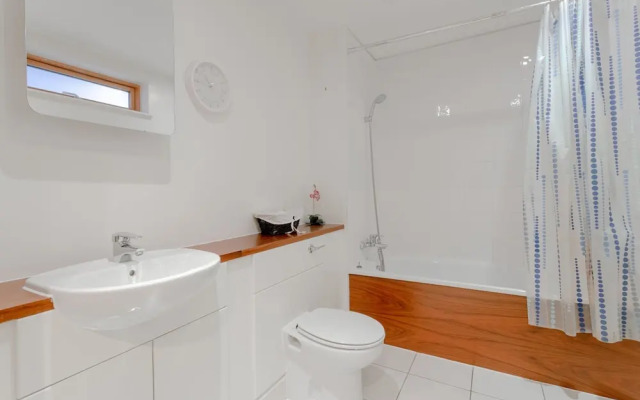 2 Bedroom Apartment Near Stepney Green