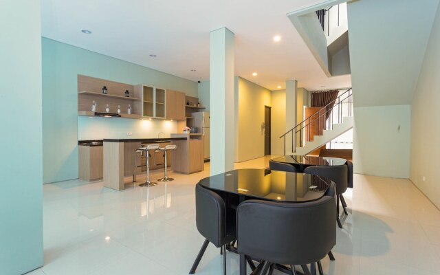 RedDoorz near Lippo Village