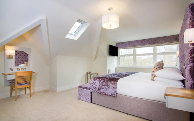 White Hart Hotel & Apartments