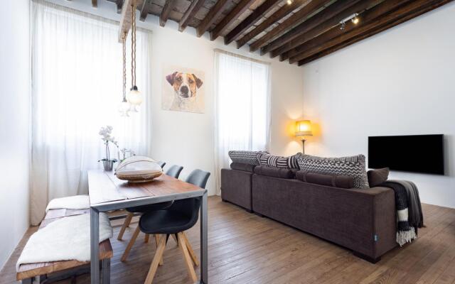 Home2Book Stunning Design House Arafo
