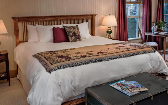 McCloud Hotel