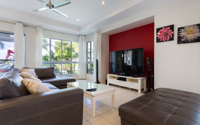 Cairns Beaches Home With Water View