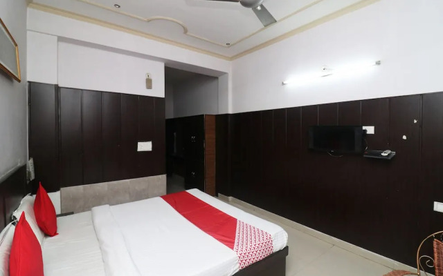 OYO 25037 Hotel Taj Heaven