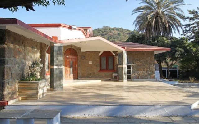 Thakore House By OYO Rooms