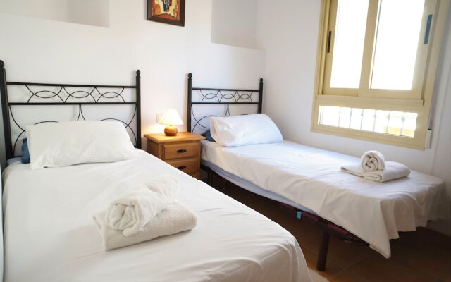 La Alcazaba - 3 bed apt With Communal Pool