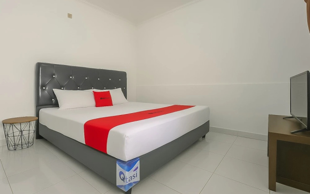 RedDoorz @ Pantai Sayangheulang Garut 2 – Guest Rooms – Mancagahar
