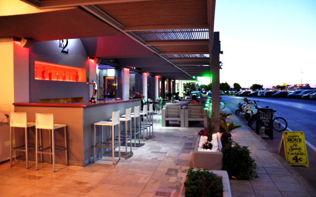 Zephyros Hotel