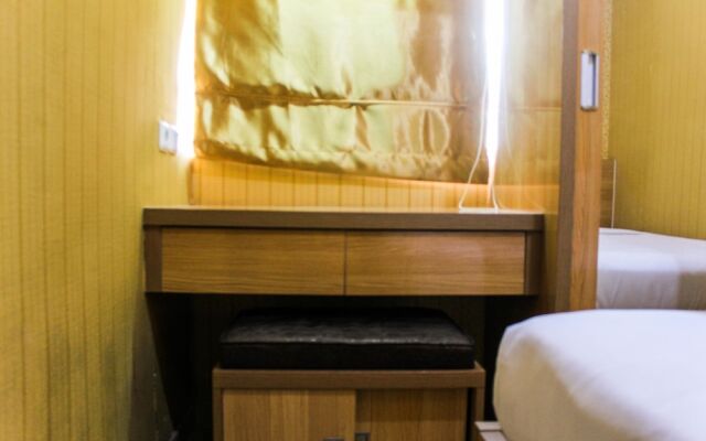 Comfortable and Fully Furnished 1BR Green Pramuka Apartment